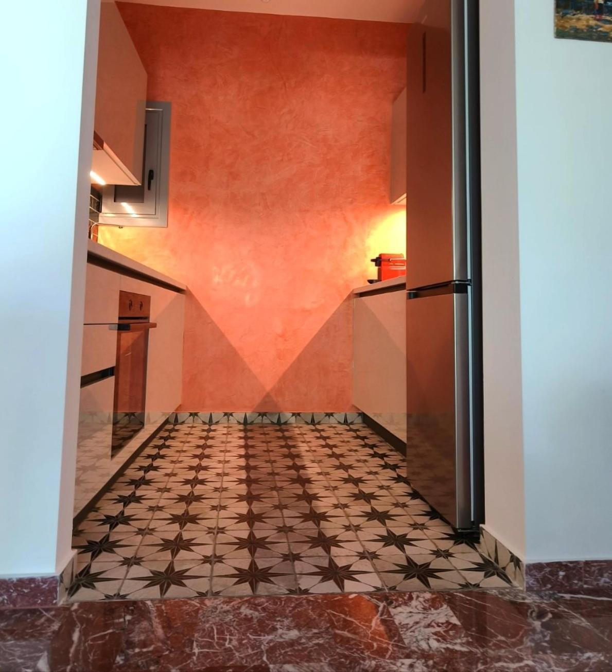 Stylish Artistic Flat With View, Three Min To Metro Apartment Атина Екстериор снимка